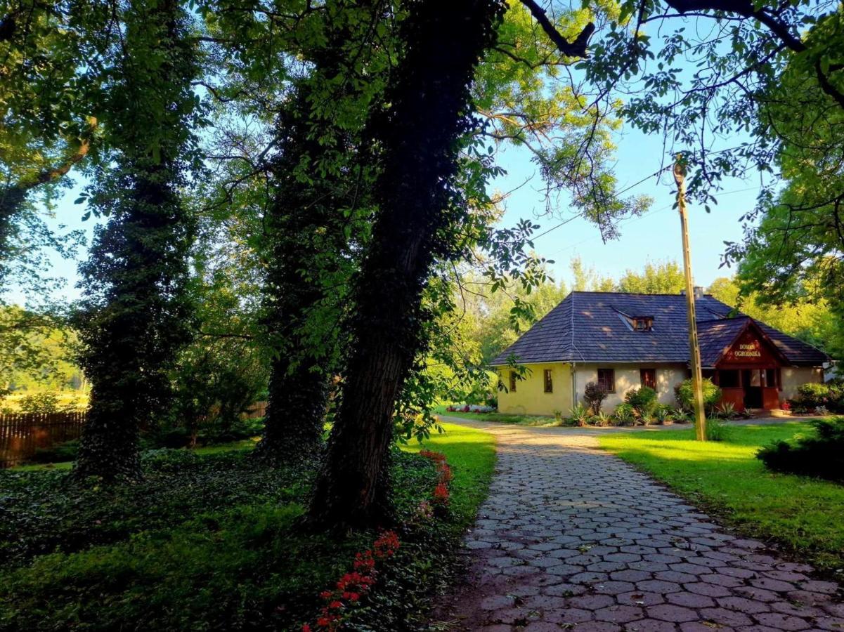 Hostel Domek Ogrodnika Przy Muzeum W Przeworsku Zespole Palacowo - Parkowym מראה חיצוני תמונה